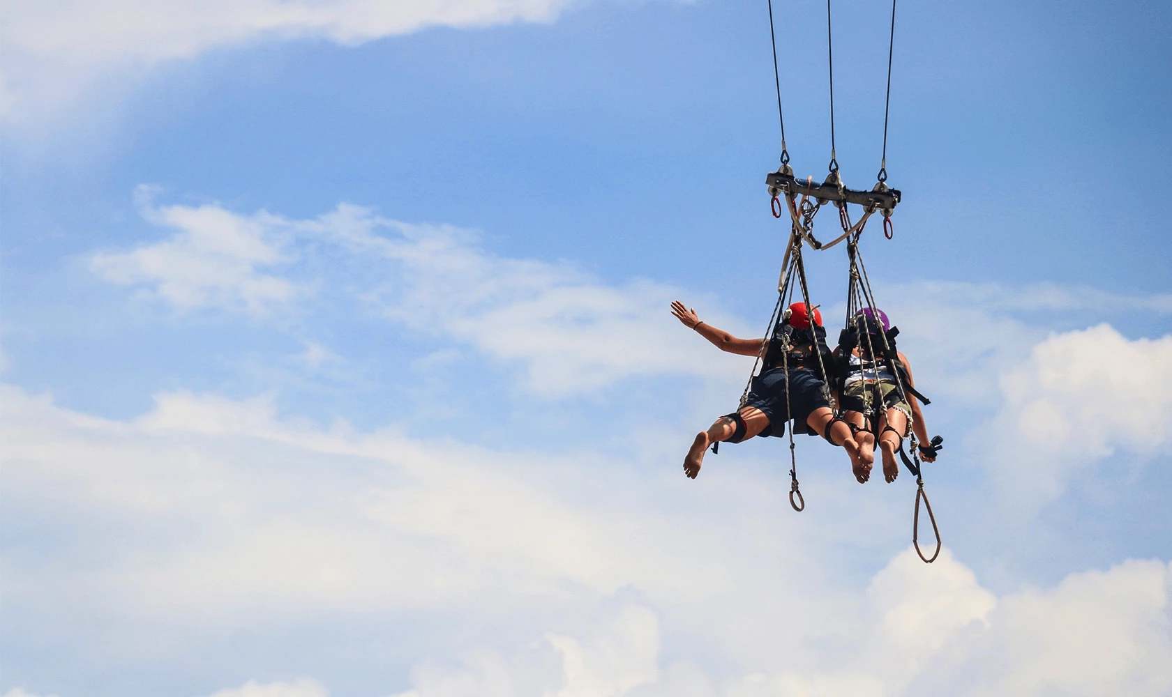 1680x1000px swing footer